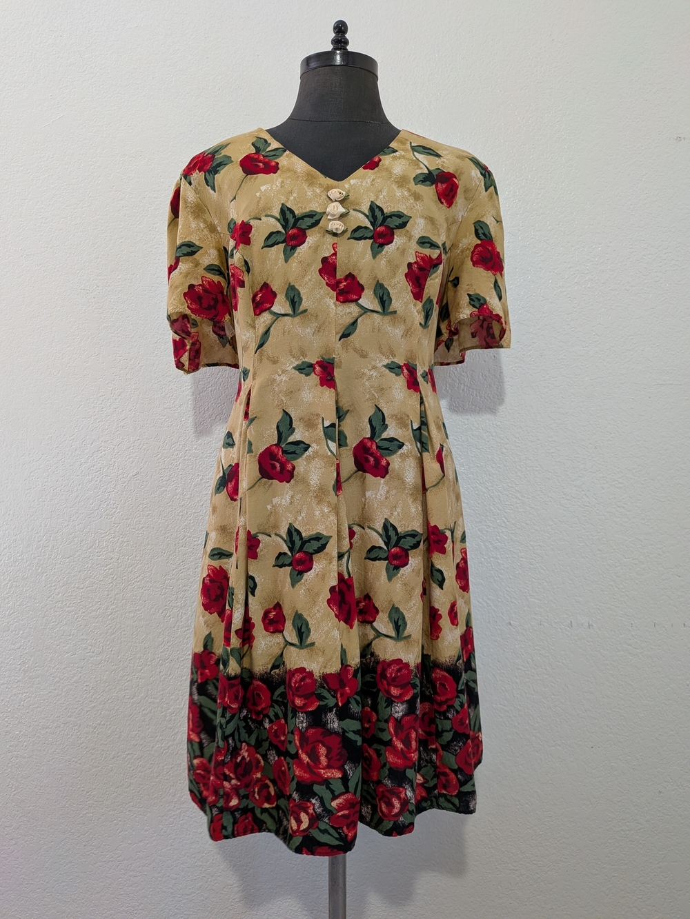 Vintage Olivia Rose Floral V-Neck Large Midi Dress in Beige with Red Roses
